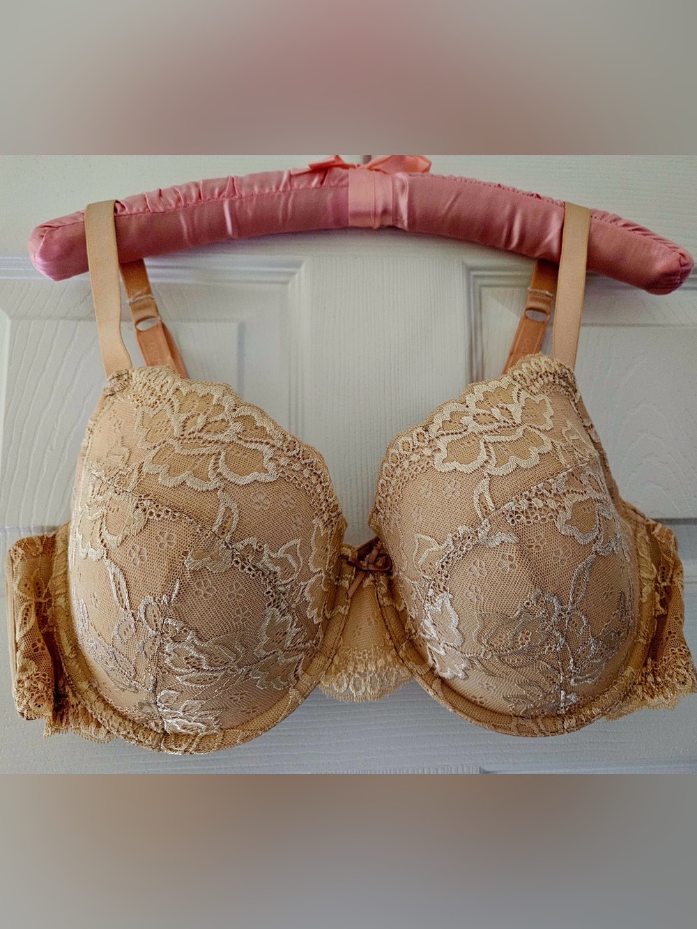 Elegant Lace Underwire Bra in Nude-Tan